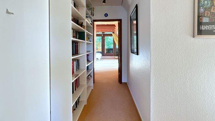 27 Flur zum Kinderzimmer DG