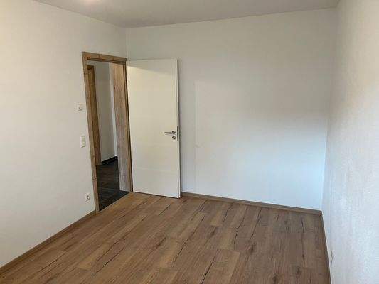 Schlafzimmer 1 (1).jpg