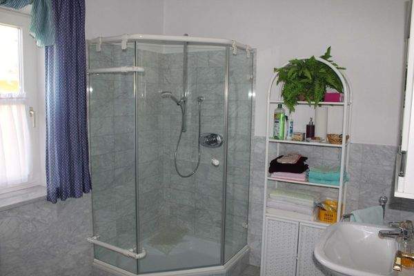 ... mit eigenem Gästebad und WC