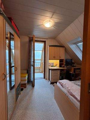 Schlafzimmer mit Zugang zur Galerie 