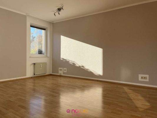 Gegenüber der Wohnbereich..