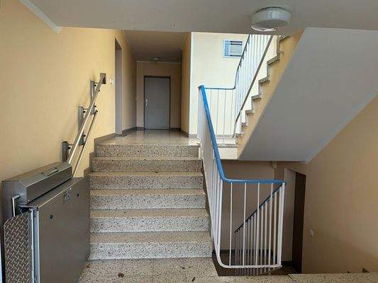 Treppenhaus mit Treppenlift