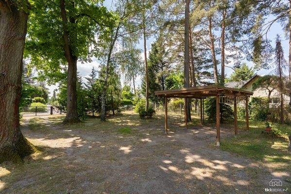 Das rechte Grundstück