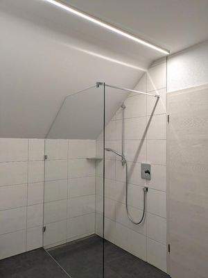 ...Dusche und...