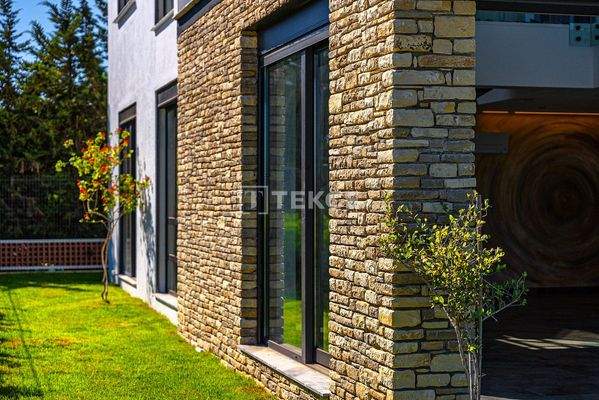 Detached 4-Bedroom House with Private Pool in Belek Antalya