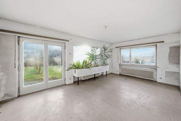 EG - Wohnzimmer mit Zugang zur Terrasse