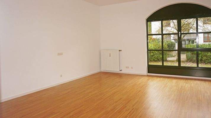 Büro mit Küchenanschlüssen