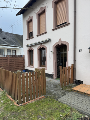 DB1 Vorgarten mit Terrasse