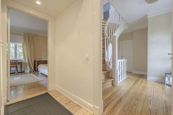 Treppenhaus und Aufgang in das Dachgeschoss