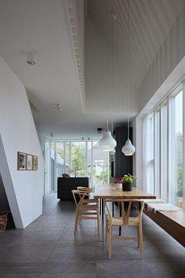 Esszimmer mit Blick in die Küche