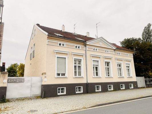 Frontansicht MFH  - Zufahrten (Links & Rechts)