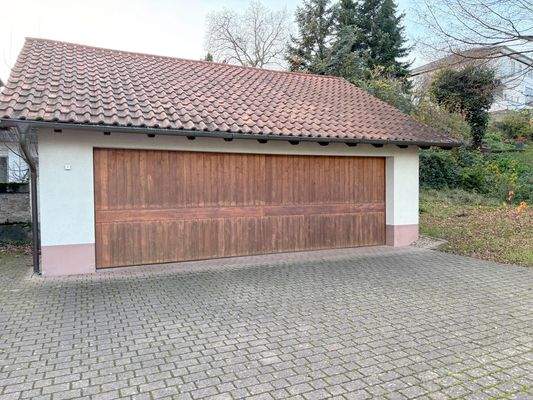Große Doppelgarage