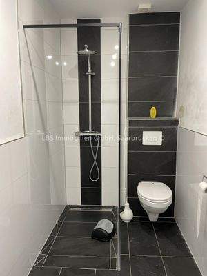 Badezimmer Wohnung EG rechts