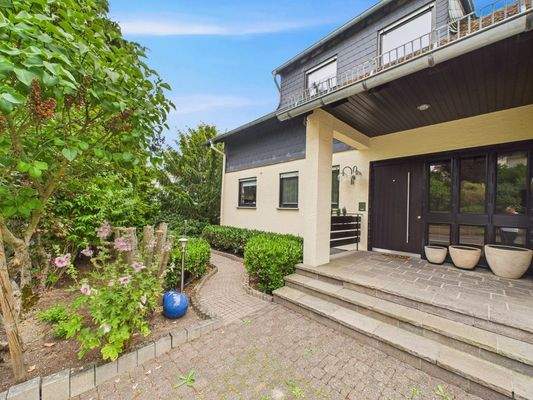 überdachter Eingang