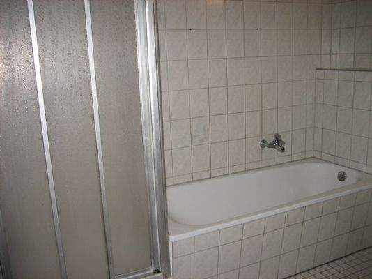 Bad mit separater Dusche