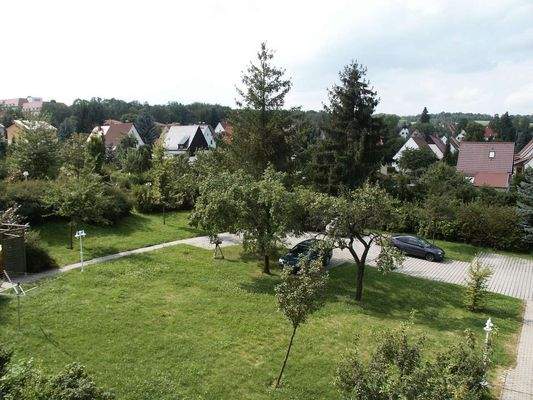 parkähnliche Außenanlage