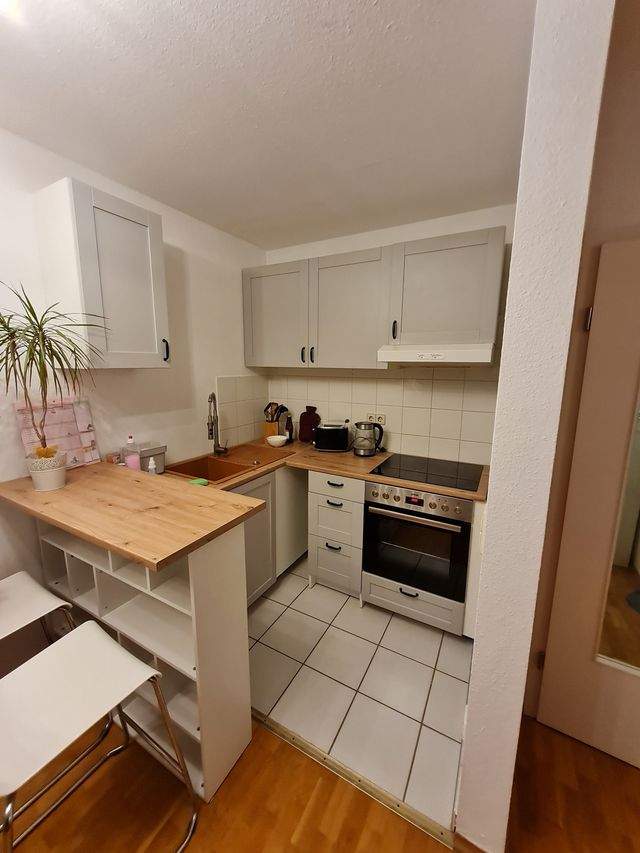 Schickes Appartment mit Parkettfußboden, EBK, AR, Terrasse u. Garten! - Photo 1