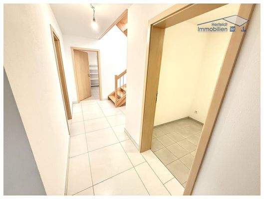 Geräumiger Flur im KG