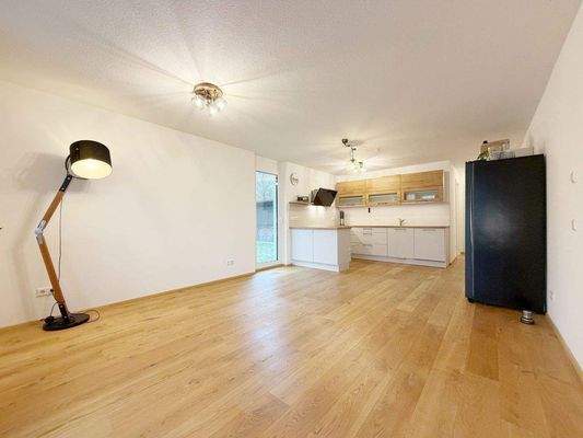 Wohnzimmer mit offener Küche
