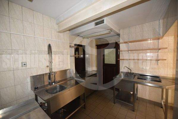 Küche neben Showküche