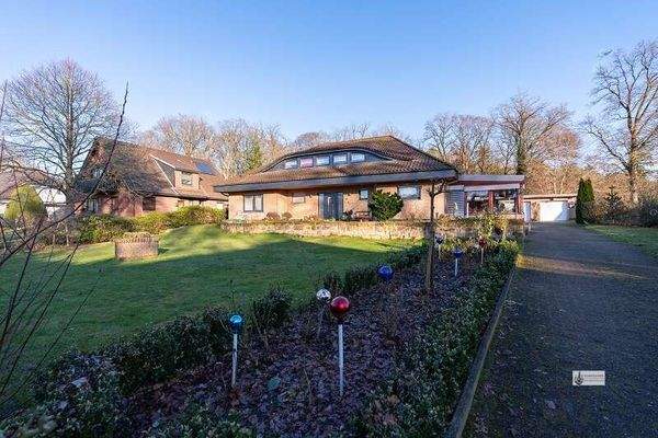 Auffahrt zum Wohngebäude