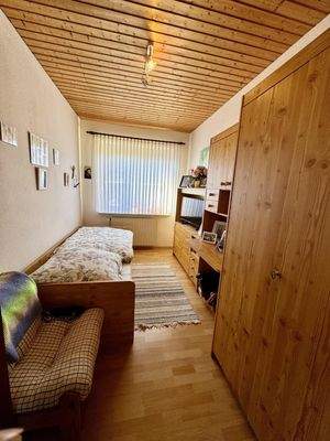 kleines Zimmer im Erdgeschoss