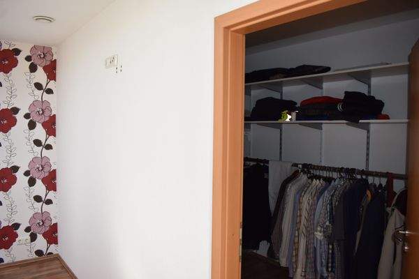 Schlafzimmer/begehbarer Kleiderschrank