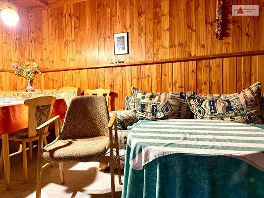 1-Raum-Wohnung EG rechtss