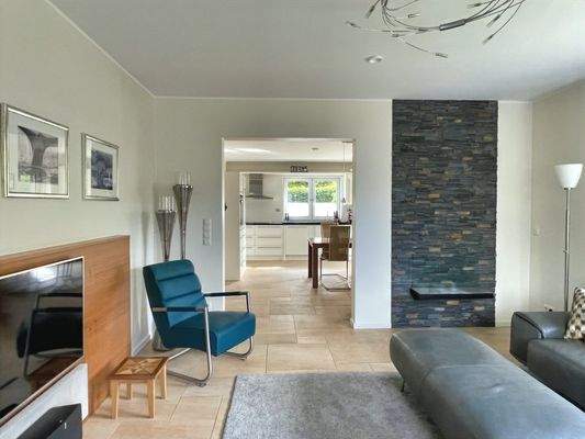 Wohnzimmer mit Blick auf die Wohnküche