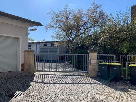 Zufahrtstor rückwärtiger Bereich