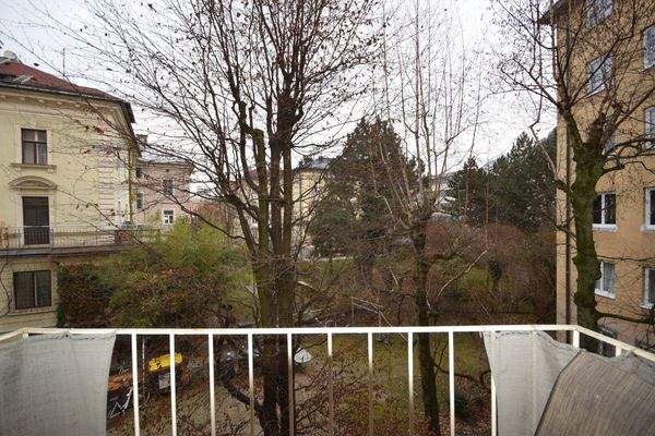 Balkon - Geräumige 3 Zimmer WG-Wohnung mit kleinem Balkon im Innenhof Miete Andräviertel Salzburg