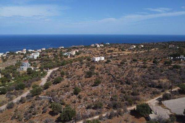 Kreta, Kokkino Chorio: Malerisches Grundstück mit Meerblick und Baurechten zu verkaufen