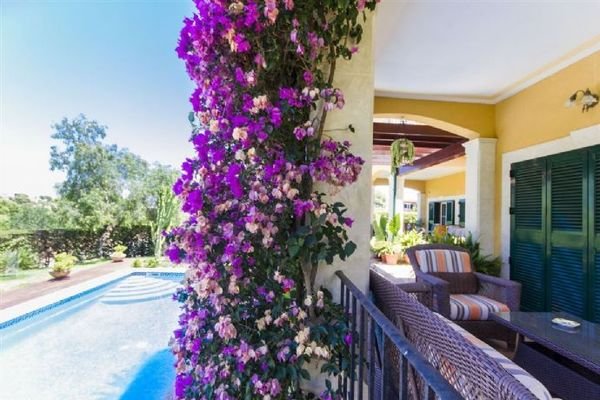 Mediterrane Villa mit Pool und Garten in Cala Viny