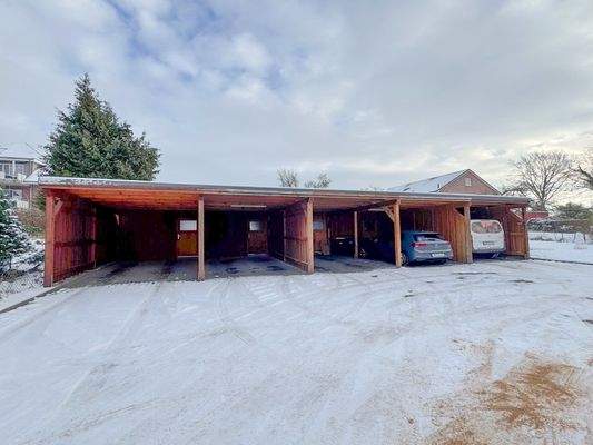 Carport mit Schuppen