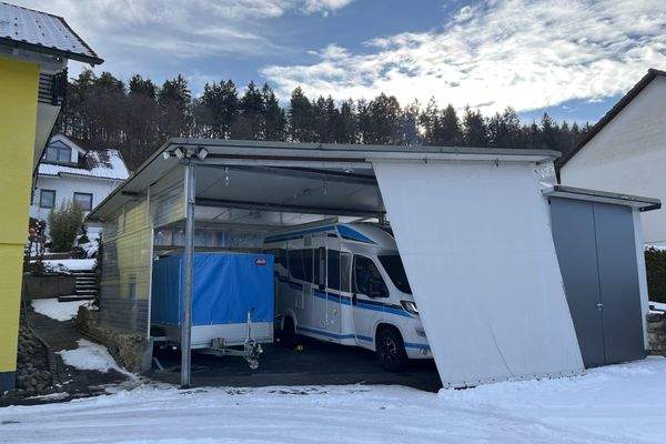 Großer Doppelcarport mit Überhöhe + seitlicher Garage