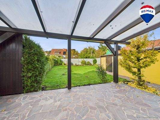 RE/MAX Immobilien DeLux Soppelhaushälfte Mettlach Terrasse