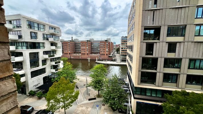 Wasserblick zum Sandtorhafen