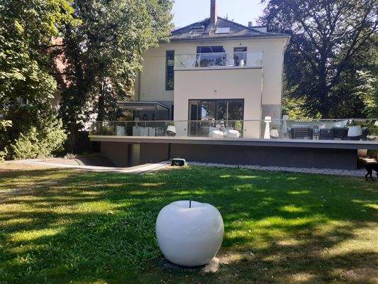 villa licht Gartenans..jpg