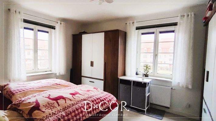 helles zweiseitig belichetes Schlafzimmer/ alternativ sehr gut als Wohnzimmer geeignet