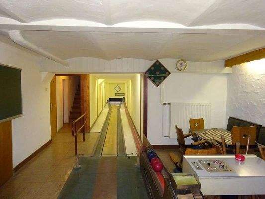 Kegelbahn mit im Untergeschoss