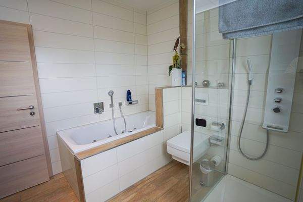 Badezimmer_Whirlpoolbadewanne