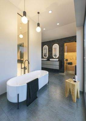 Ovale Badewanne als Hingucker