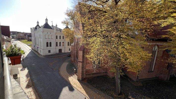 Blick aus einem der straßenseitigen Fenster
