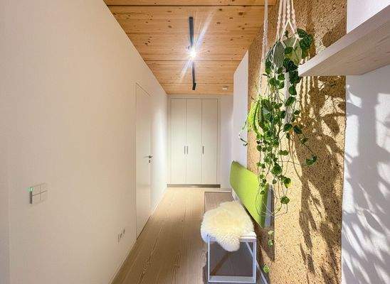 Flur mit Garderobenschrank