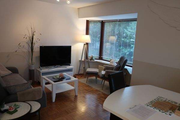 Wohnzimmer mit Erker.JPG