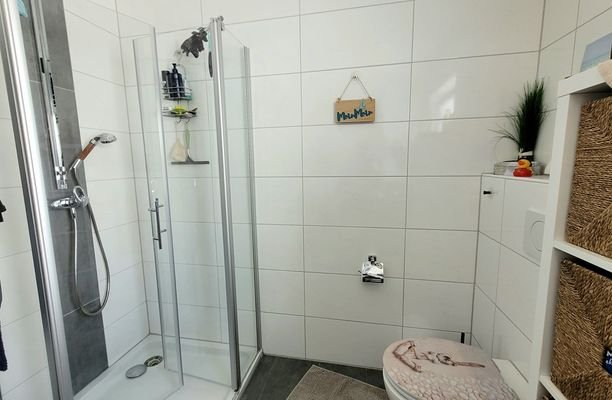 Bad mit Dusche im 2:OG