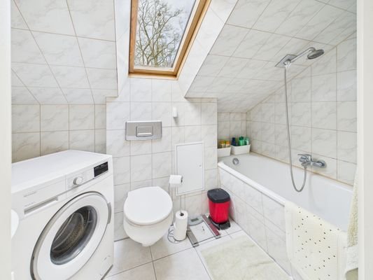 Badezimmer (DG)