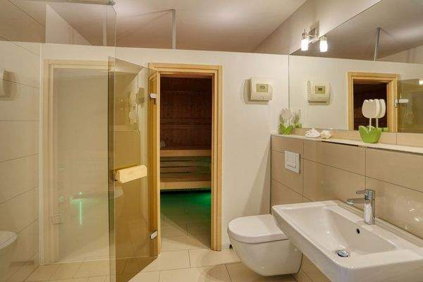 Duschbad und Sauna im Gartengeschoss