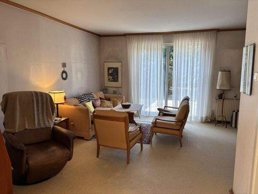 Wohnzimmer mit Zugang zur Terrasse