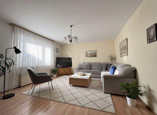 EG: Wohnzimmer KI-Staging